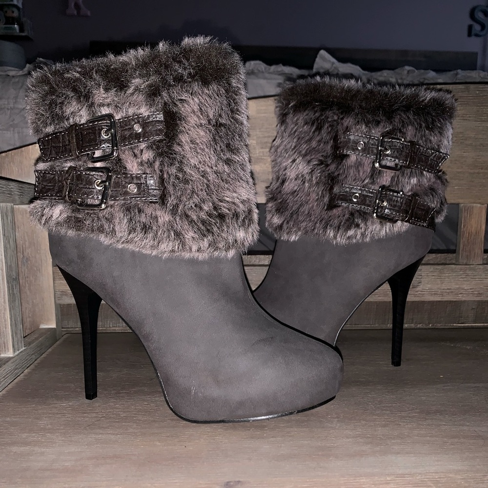 SZ 8M faux Fur 4 1/2” adjustable High heel boots! Never worn perfect condition